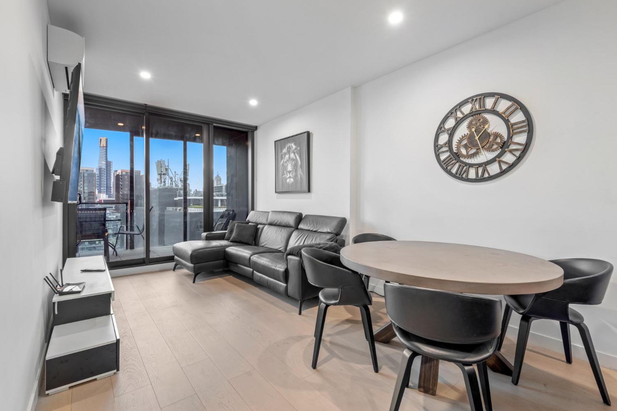 High-Rise Inner-City 2-Bed With Sauna, Gym & Spa Melbourne Bagian luar foto